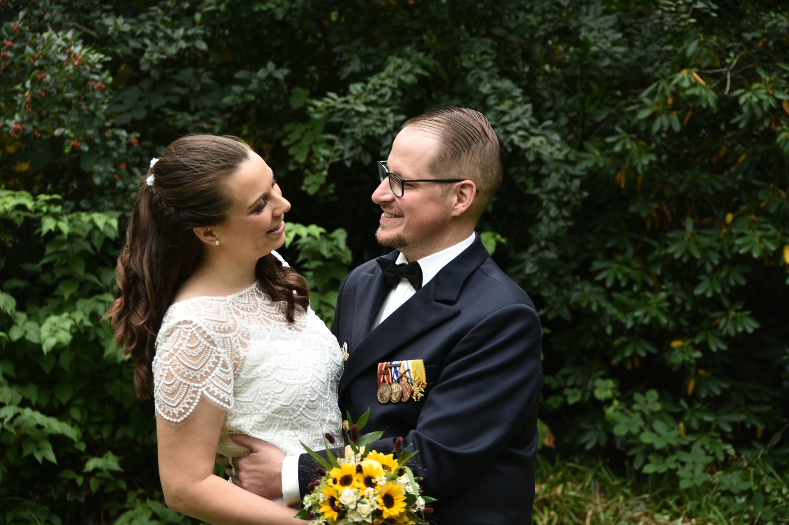 Sonja und Tim im Grünen